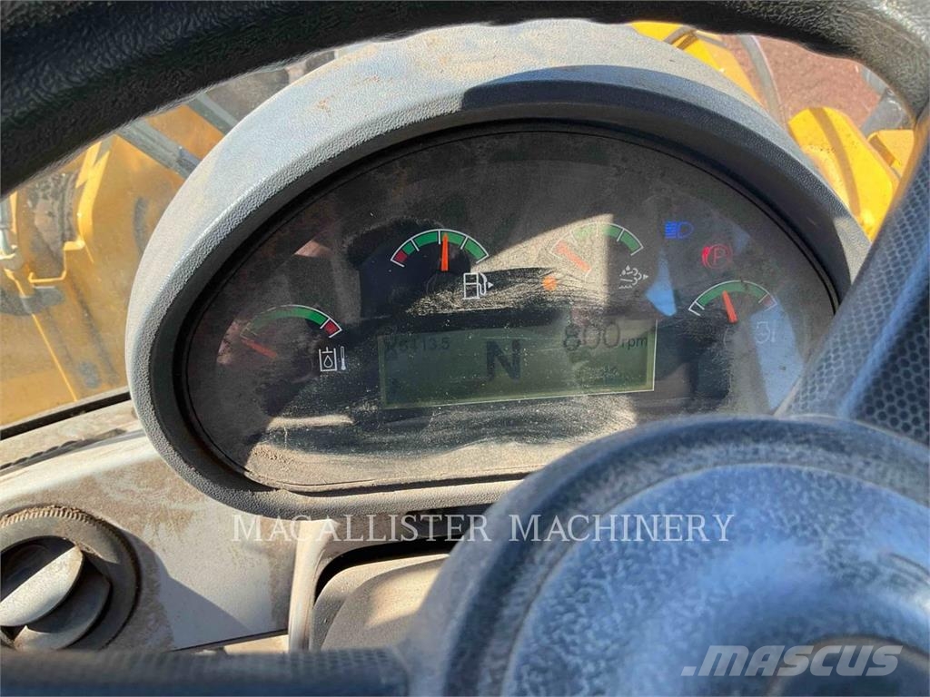 CAT 930M Iekrāvēji uz riteņiem