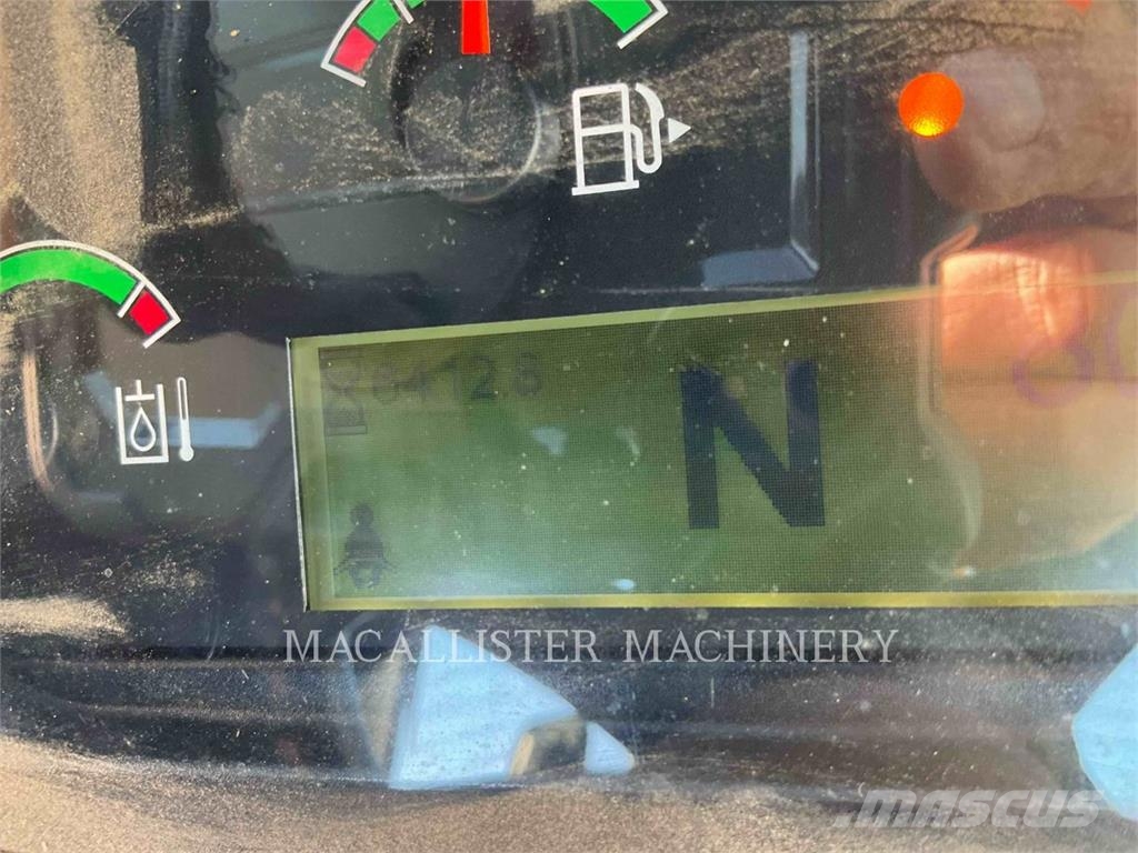 CAT 930M Iekrāvēji uz riteņiem