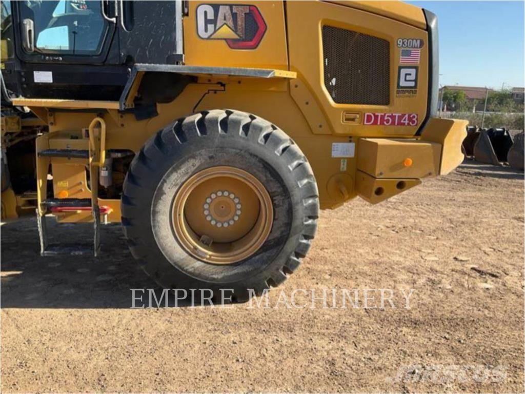 CAT 930M FC Kolesni nakladalci