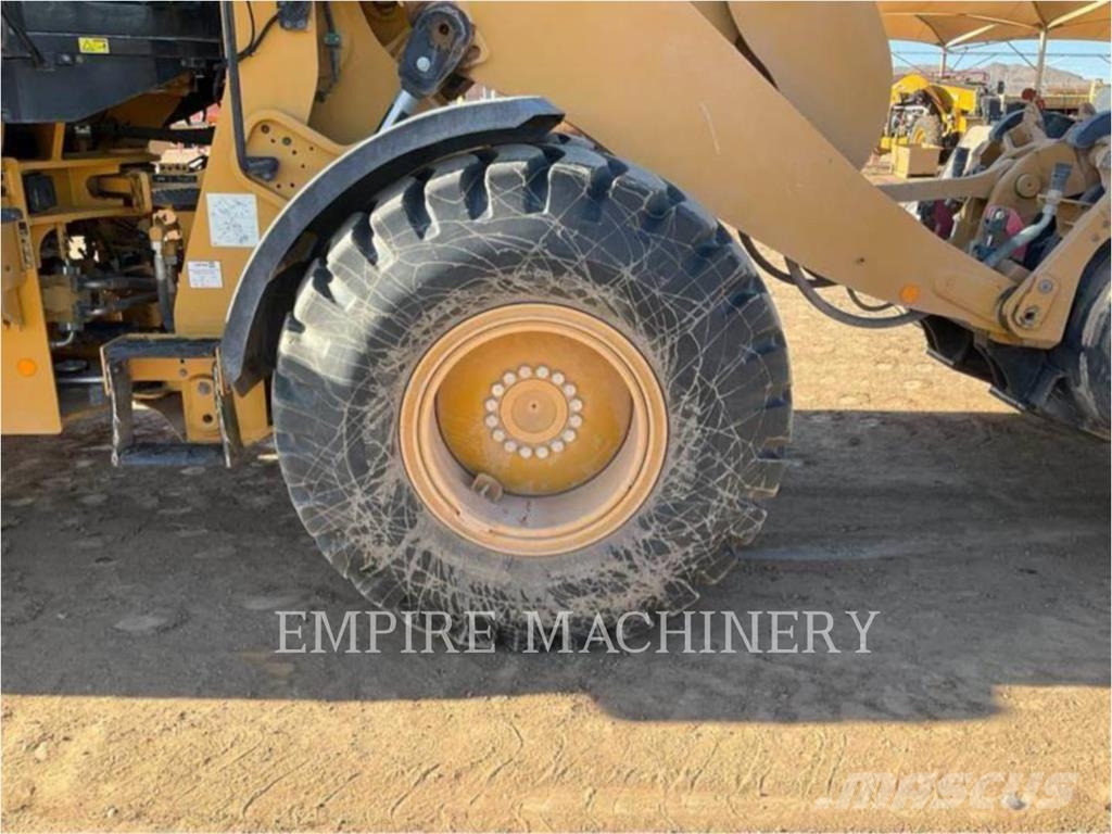CAT 930M FC Kolesni nakladalci