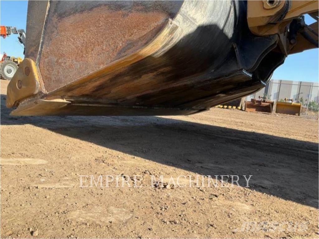 CAT 930M FC Kolesni nakladalci