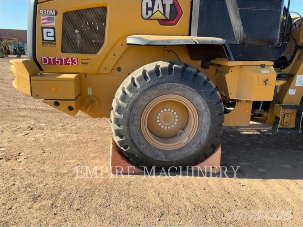 CAT 930M FC Kolesni nakladalci