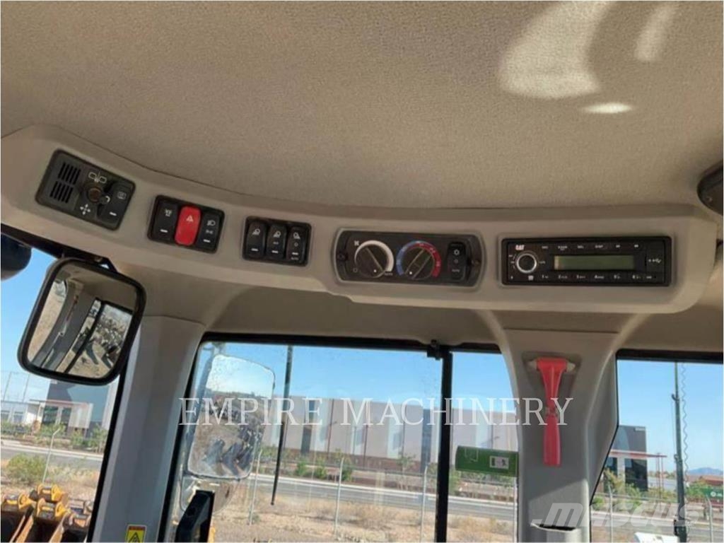 CAT 930M FC Kolesni nakladalci