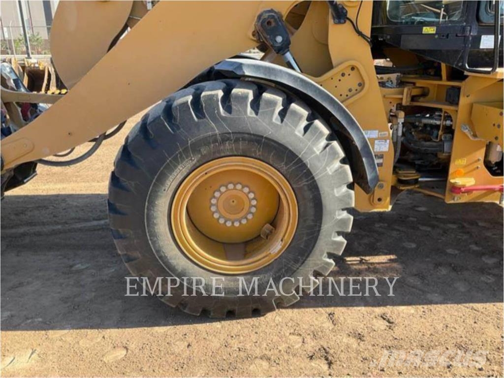 CAT 930M FC Kolesni nakladalci