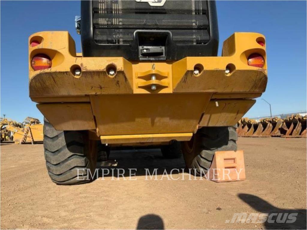 CAT 930M FC Kolesni nakladalci