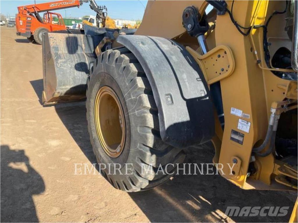 CAT 930M FC Kolesni nakladalci