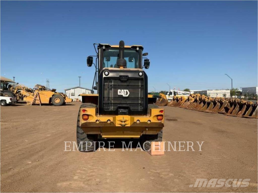 CAT 930M FC Kolesni nakladalci