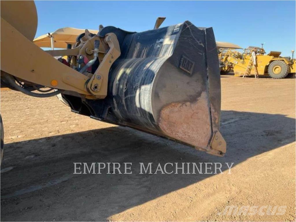CAT 930M FC Kolesni nakladalci