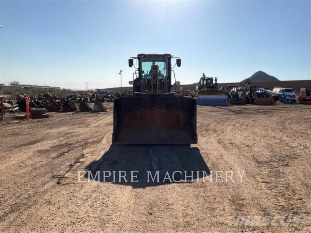 CAT 930M FC Kolesni nakladalci
