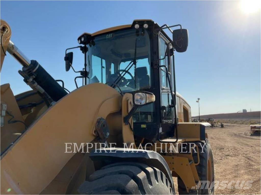 CAT 930M FC Kolesni nakladalci