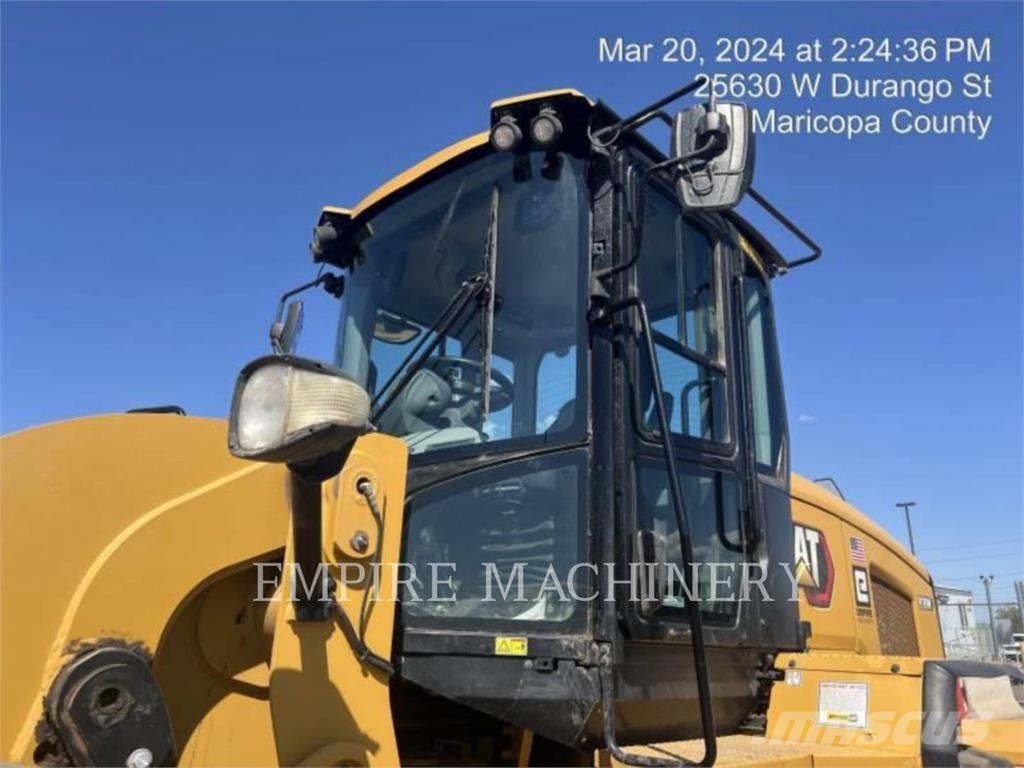 CAT 930M FC Kolesni nakladalci