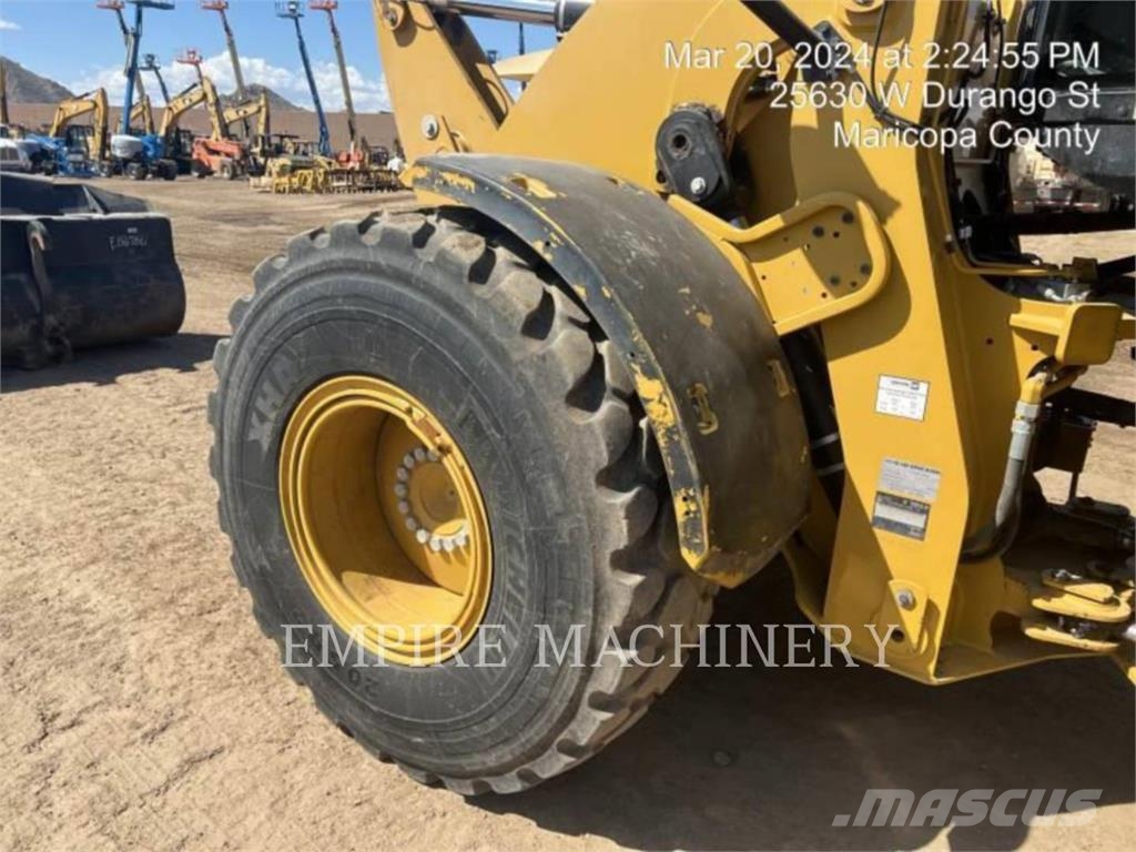 CAT 930M FC Kolesni nakladalci