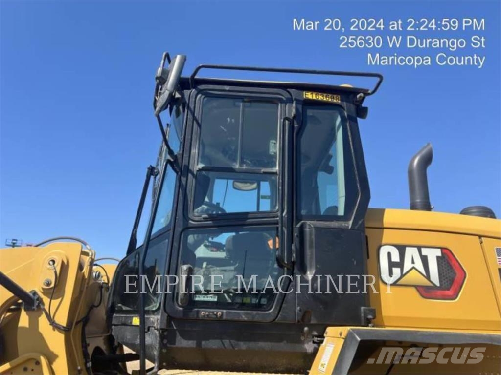 CAT 930M FC Kolesni nakladalci