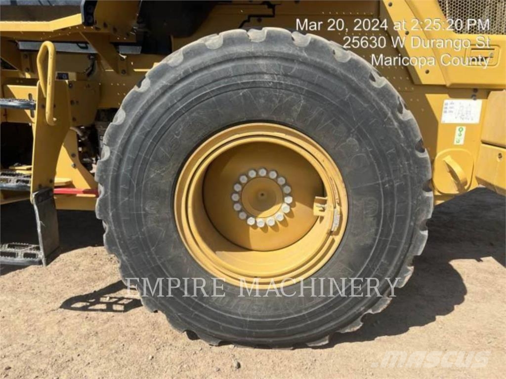 CAT 930M FC Kolesni nakladalci