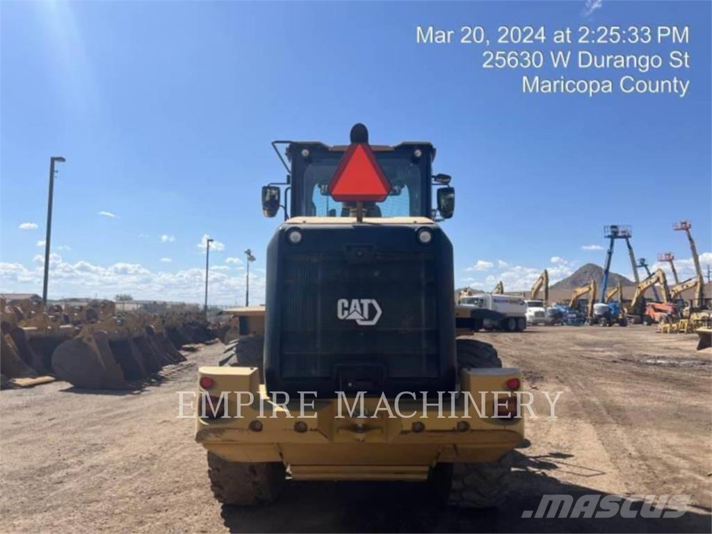 CAT 930M FC Kolesni nakladalci