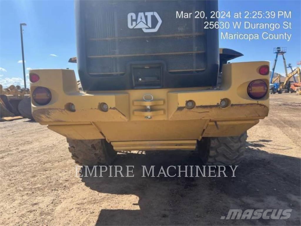 CAT 930M FC Kolesni nakladalci