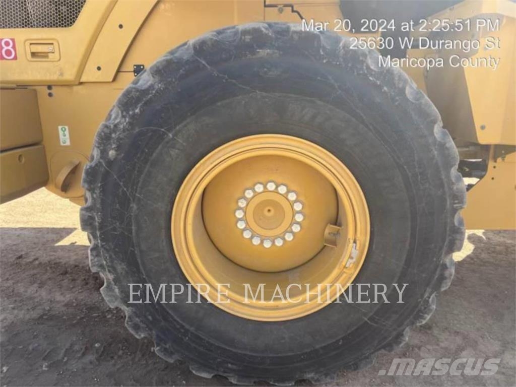 CAT 930M FC Kolesni nakladalci