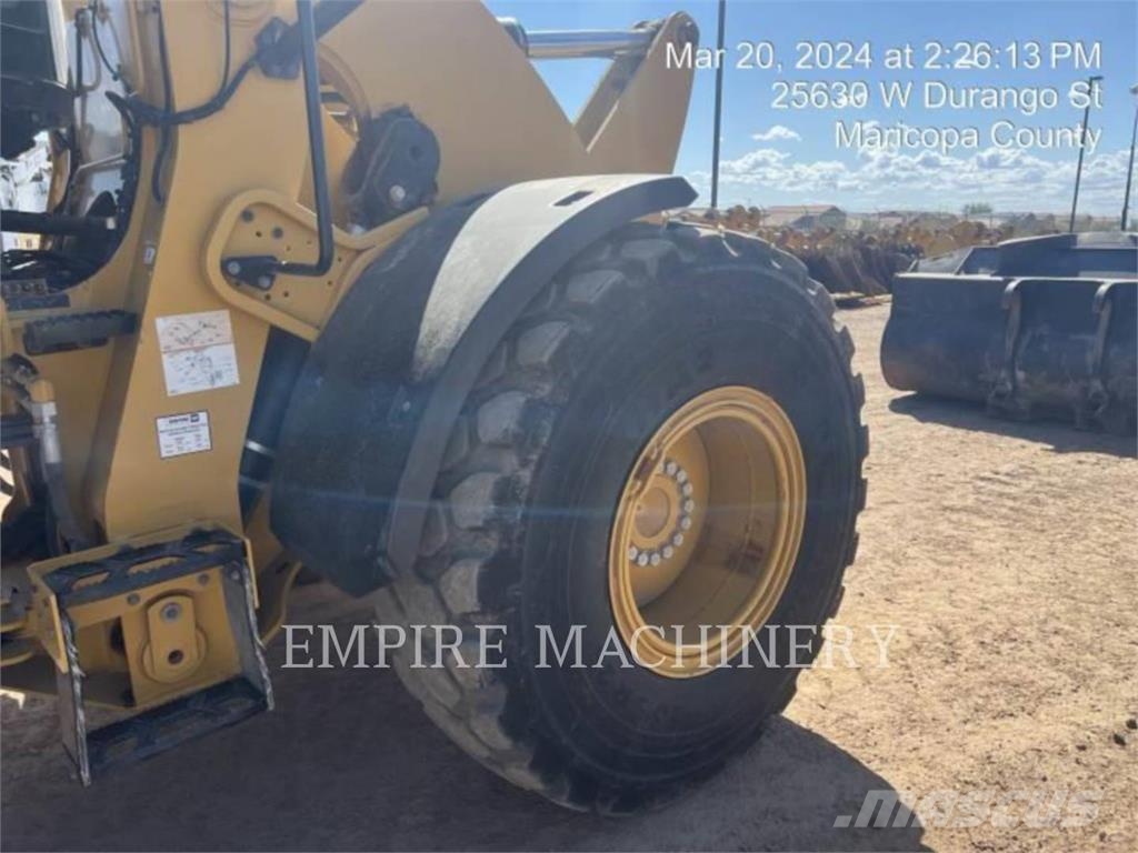 CAT 930M FC Kolesni nakladalci