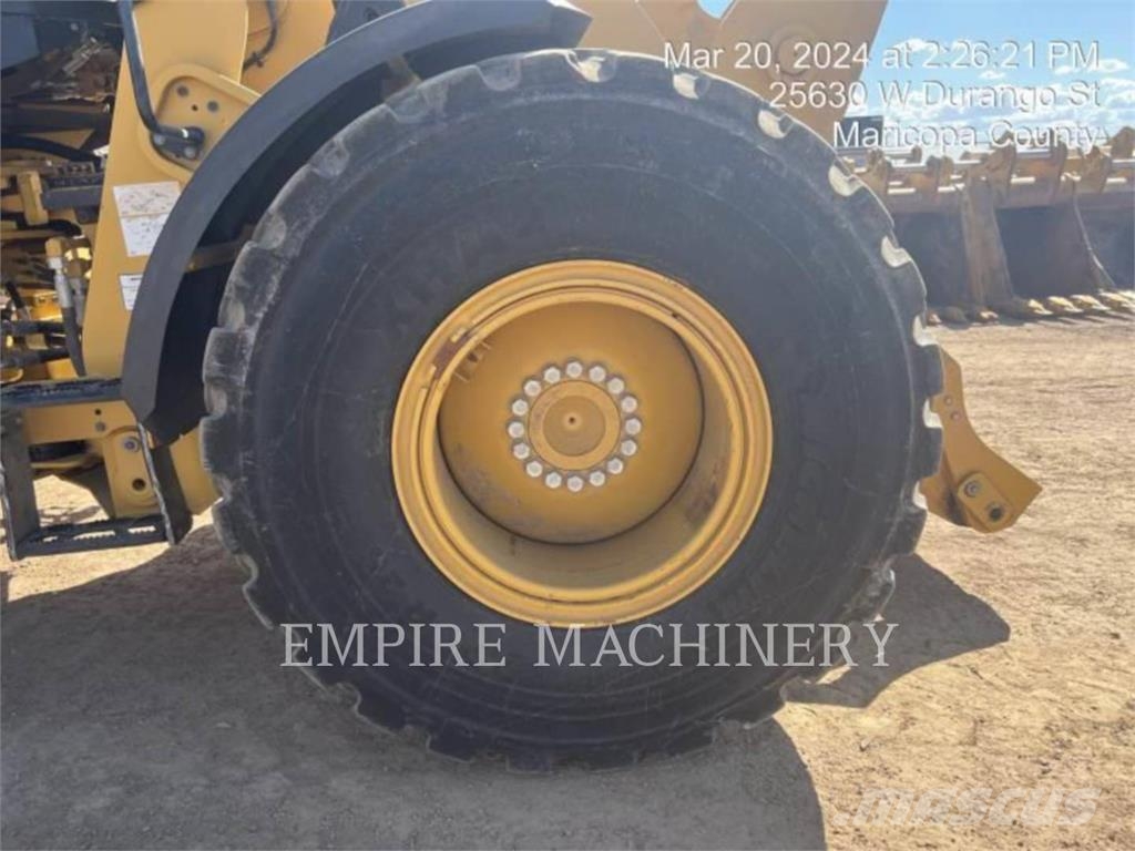 CAT 930M FC Kolesni nakladalci