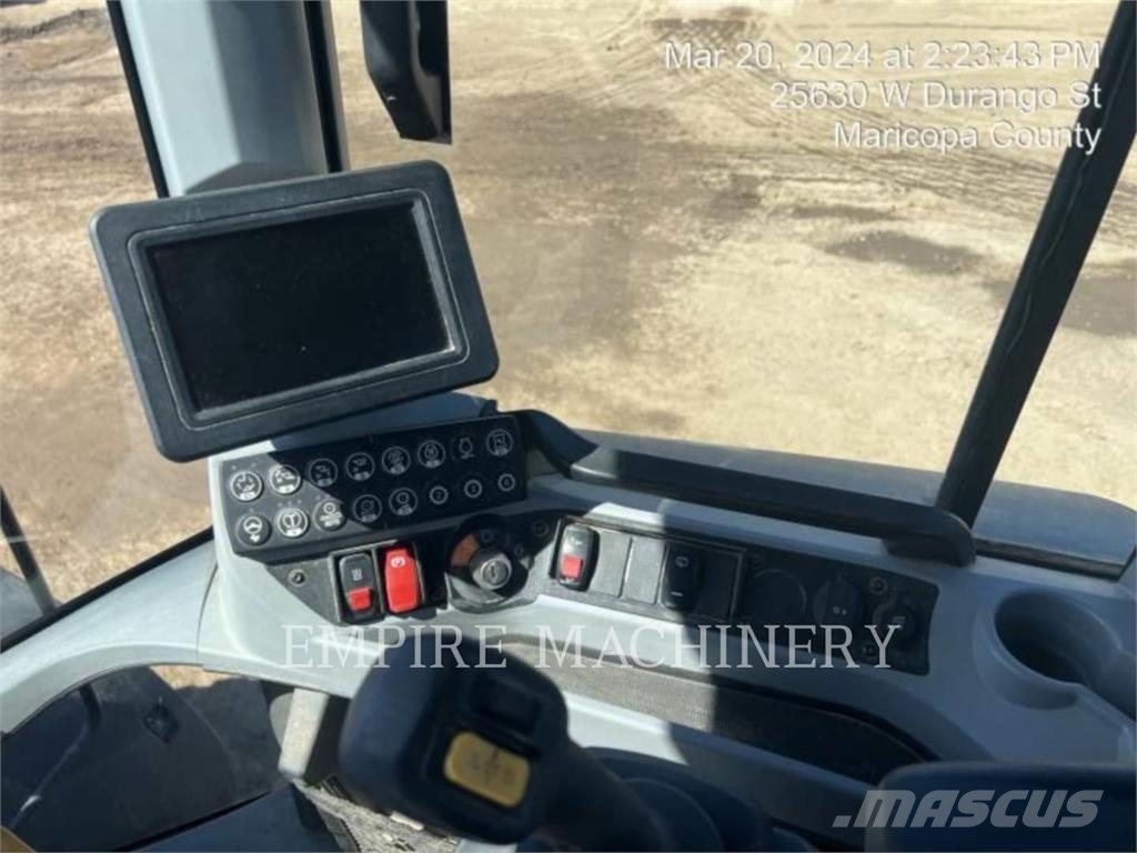CAT 930M FC Kolesni nakladalci