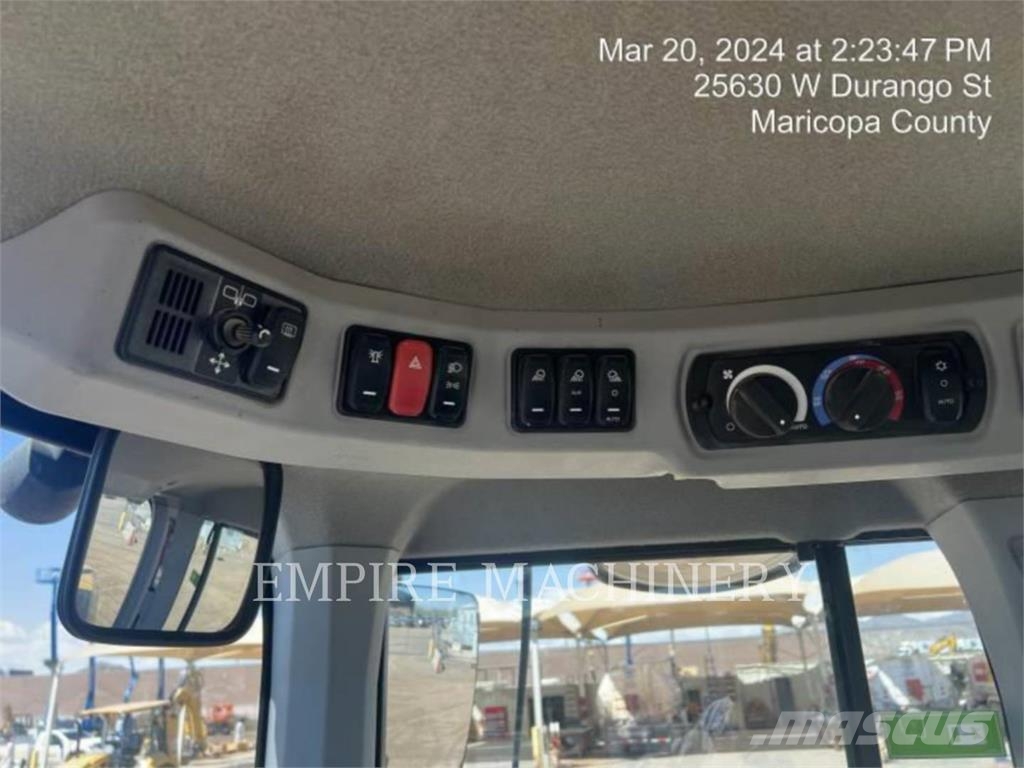 CAT 930M FC Kolesni nakladalci