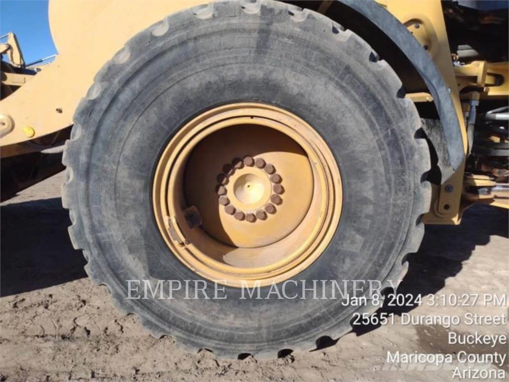 CAT 930M FC لوادر بعجل