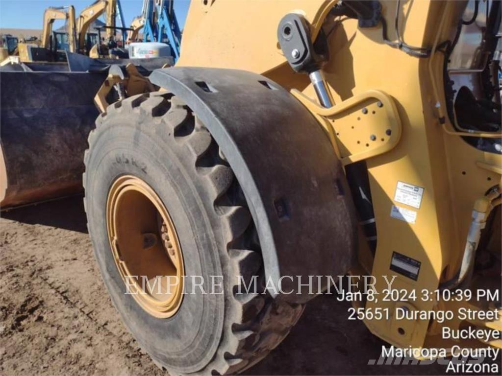 CAT 930M FC لوادر بعجل