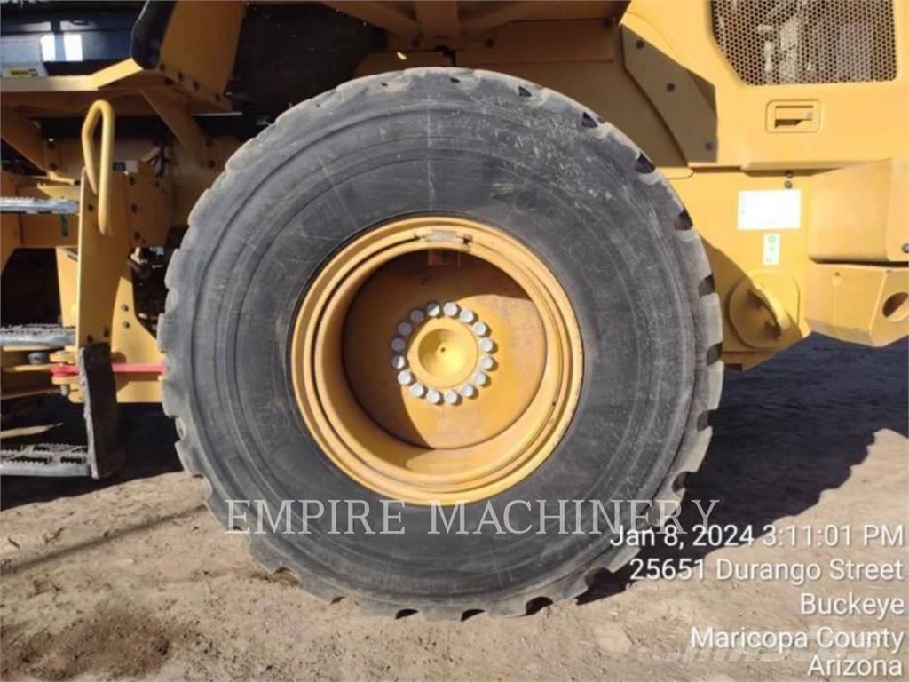 CAT 930M FC لوادر بعجل