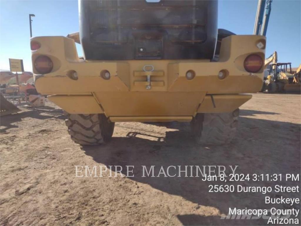 CAT 930M FC لوادر بعجل