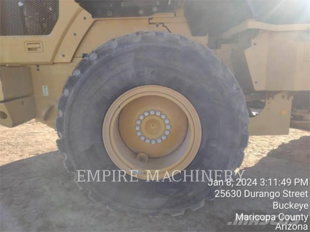 CAT 930M FC لوادر بعجل