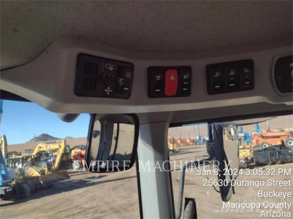 CAT 930M FC لوادر بعجل