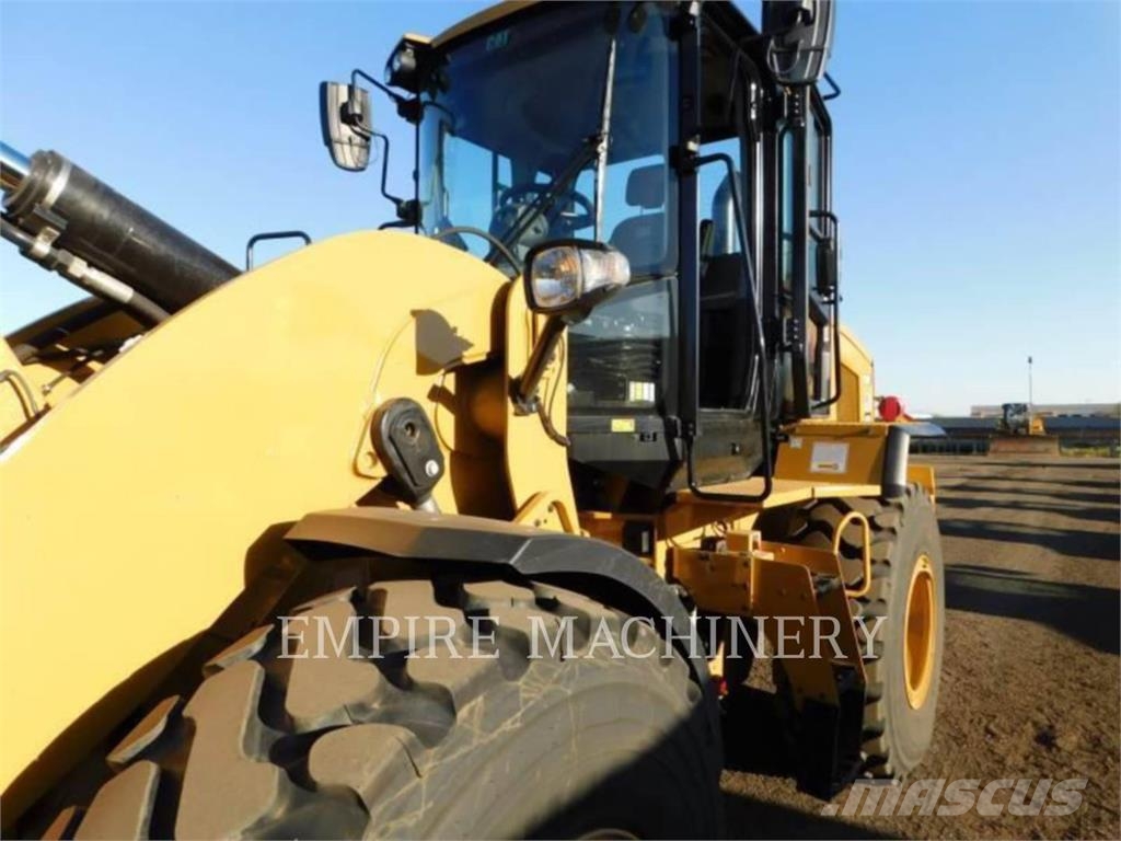 CAT 930M FC Iekrāvēji uz riteņiem