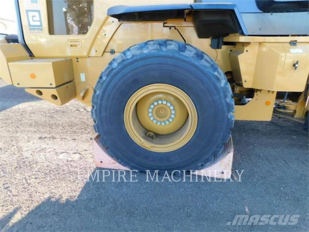 CAT 930M FC Iekrāvēji uz riteņiem