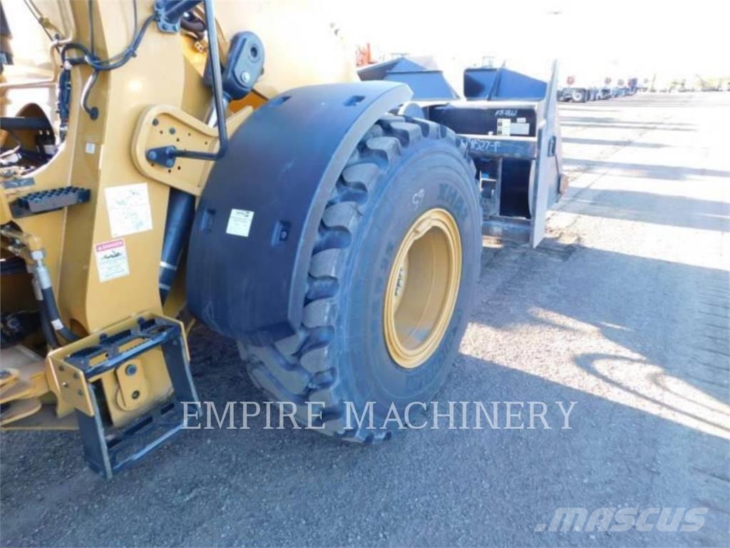 CAT 930M FC Iekrāvēji uz riteņiem