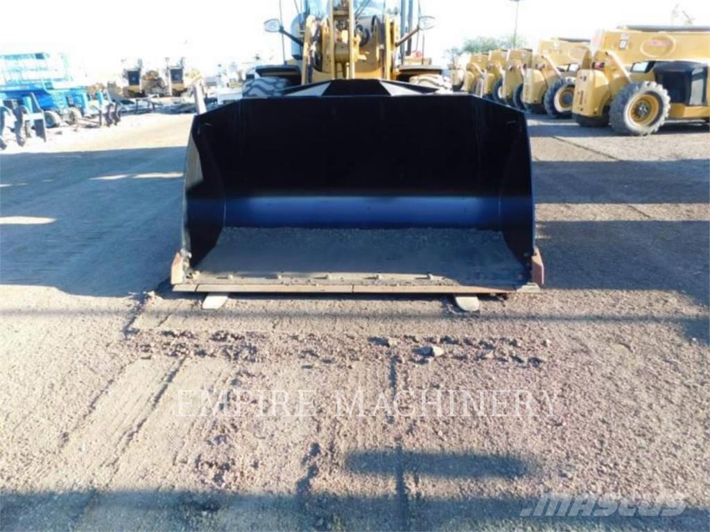 CAT 930M FC Iekrāvēji uz riteņiem