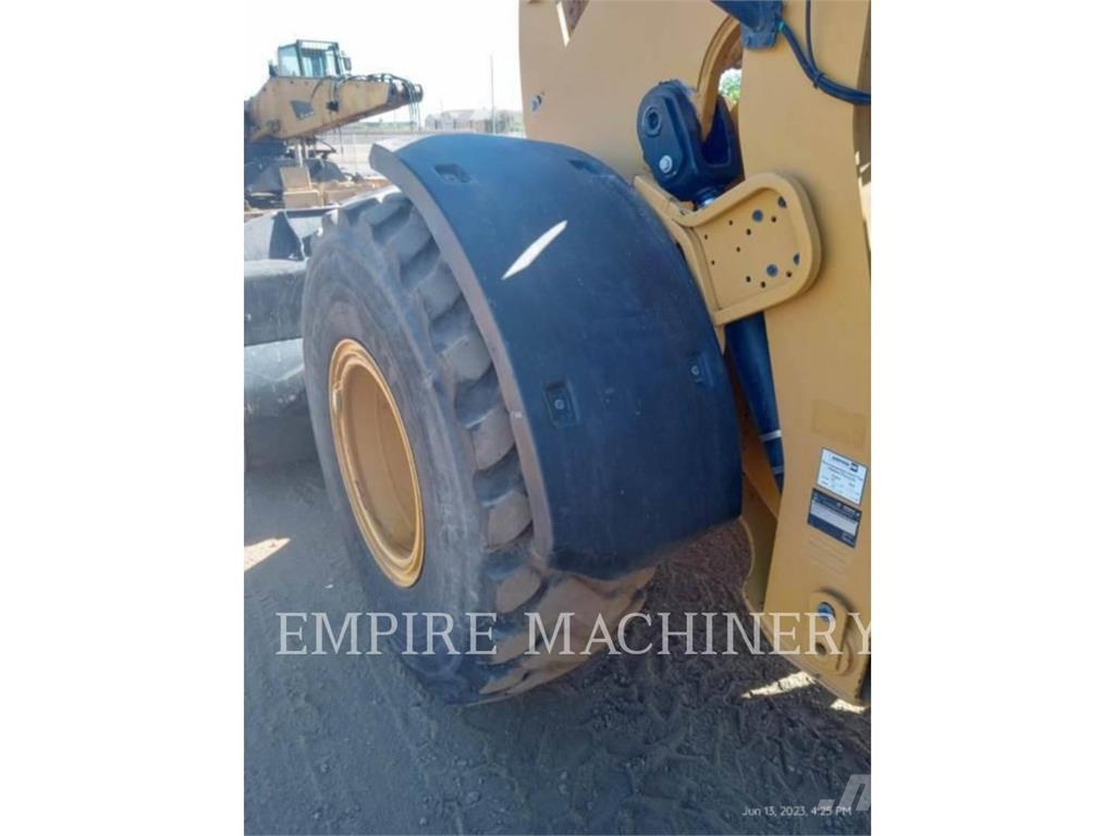 CAT 930M FC Rataslaadurid