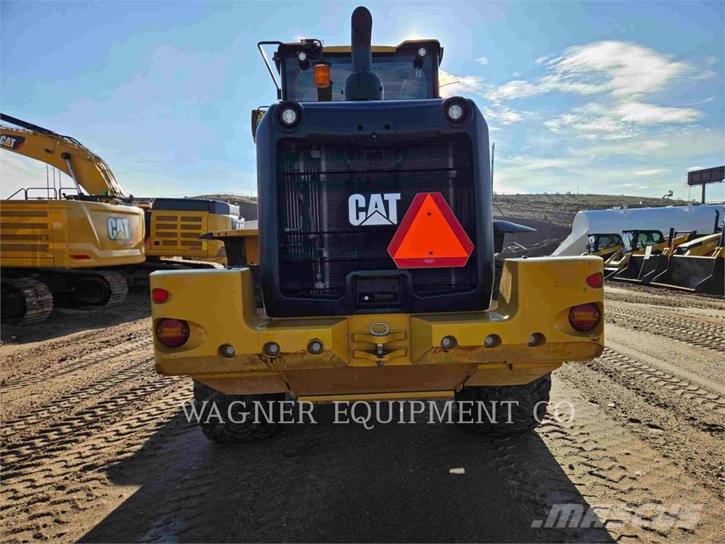 CAT 938 Kolesové nakladače
