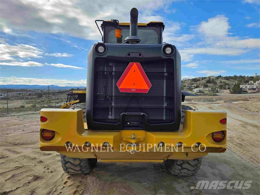 CAT 938 Kolesni nakladalci