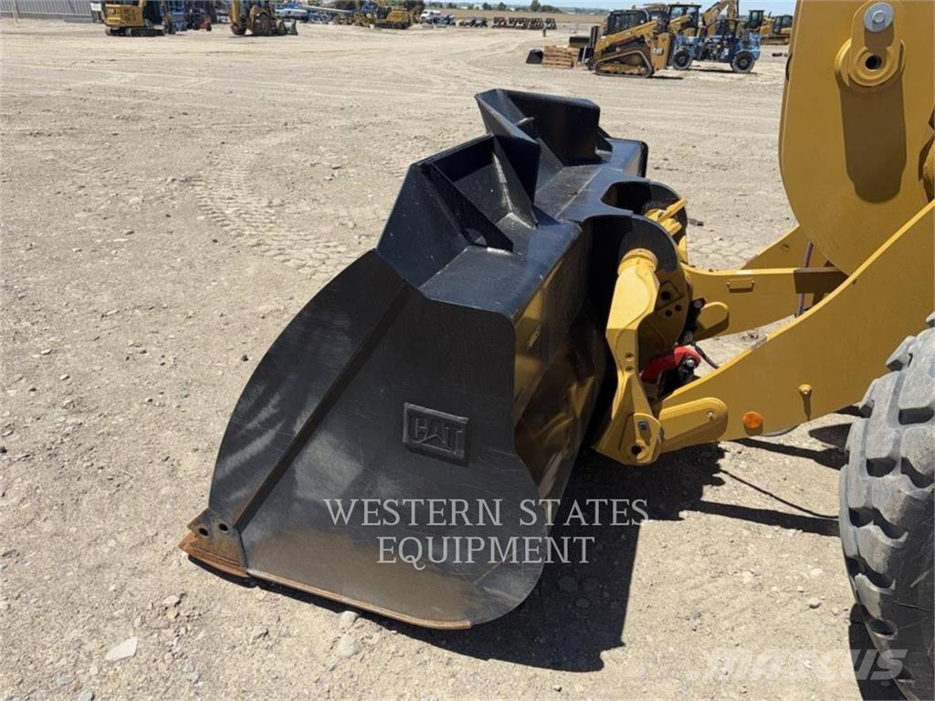 CAT 938 Rataslaadurid