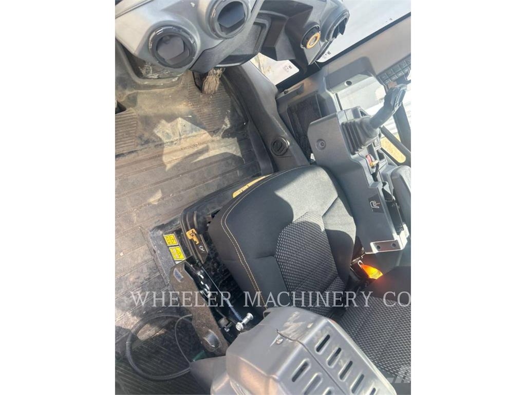 CAT 938 QC Gumikerekes homlokrakodók