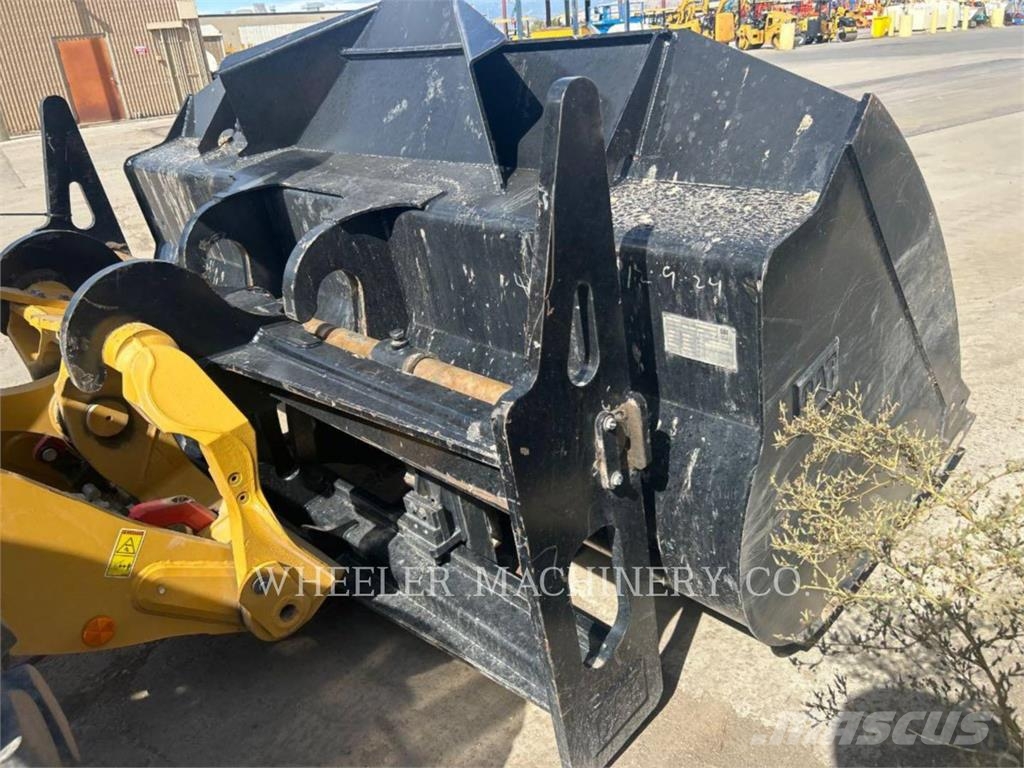 CAT 938 QC Gumikerekes homlokrakodók
