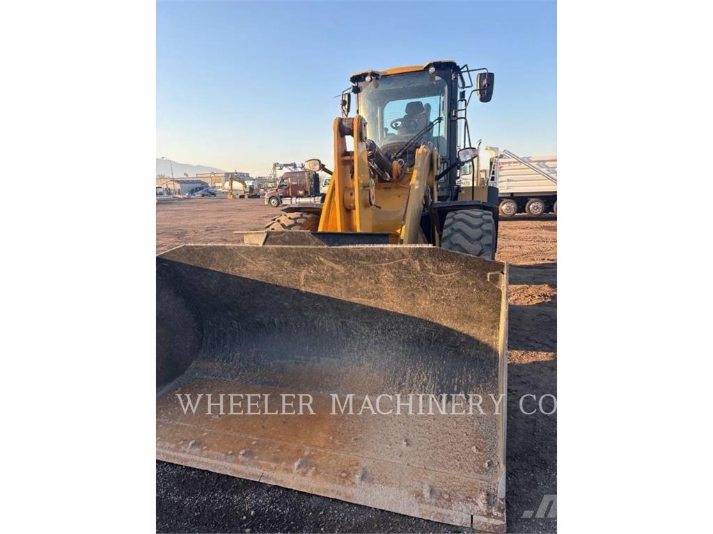 CAT 938 QC Gumikerekes homlokrakodók