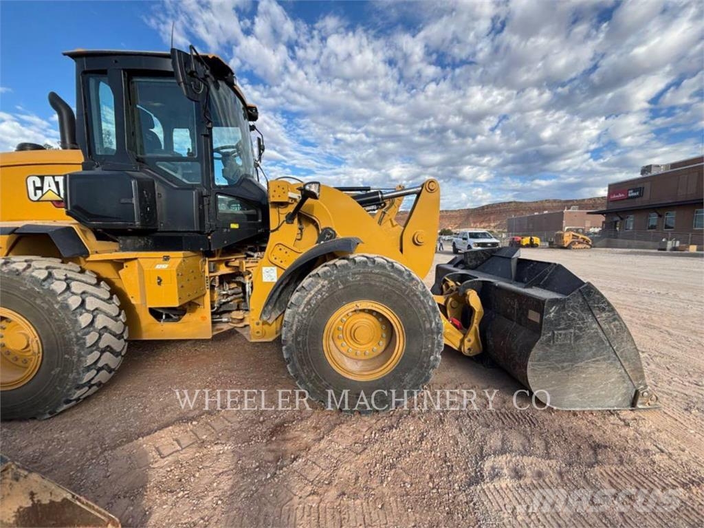 CAT 938 QC Gumikerekes homlokrakodók