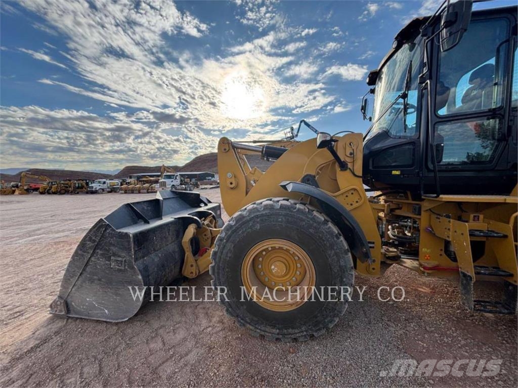 CAT 938 QC Gumikerekes homlokrakodók