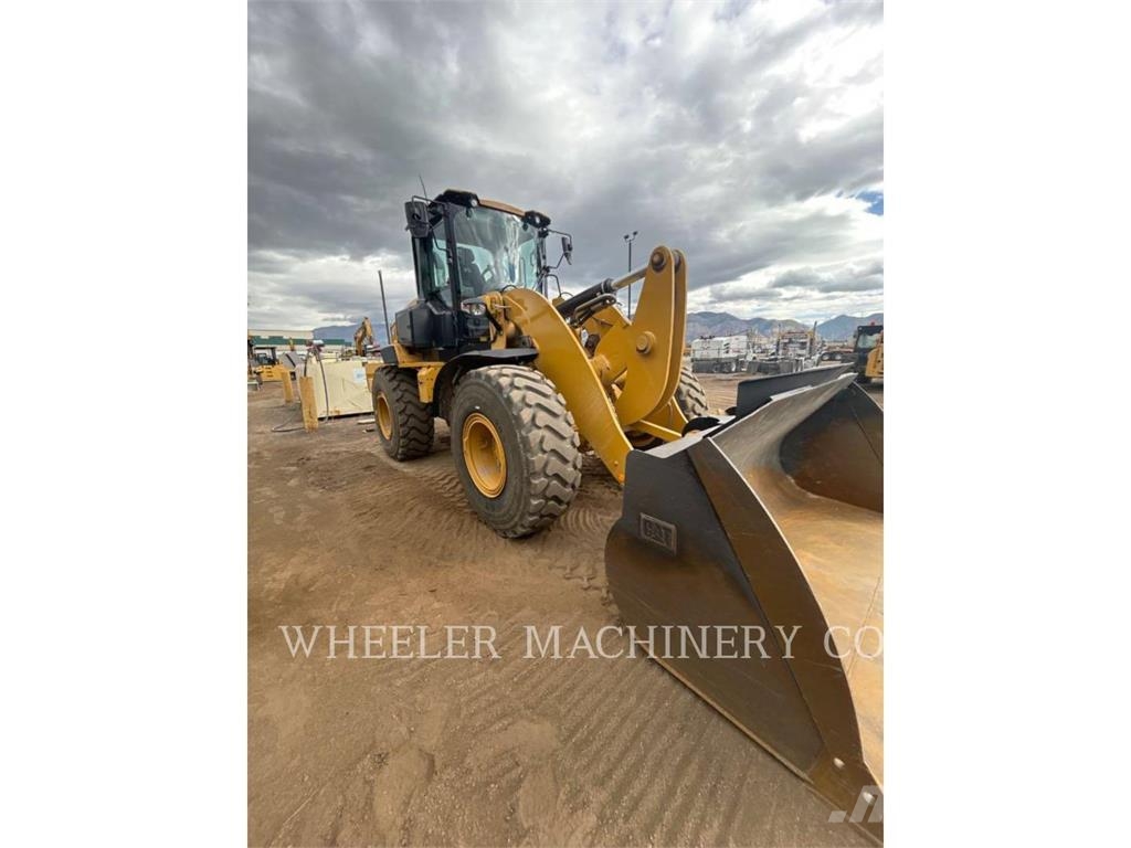 CAT 938 QC Gumikerekes homlokrakodók
