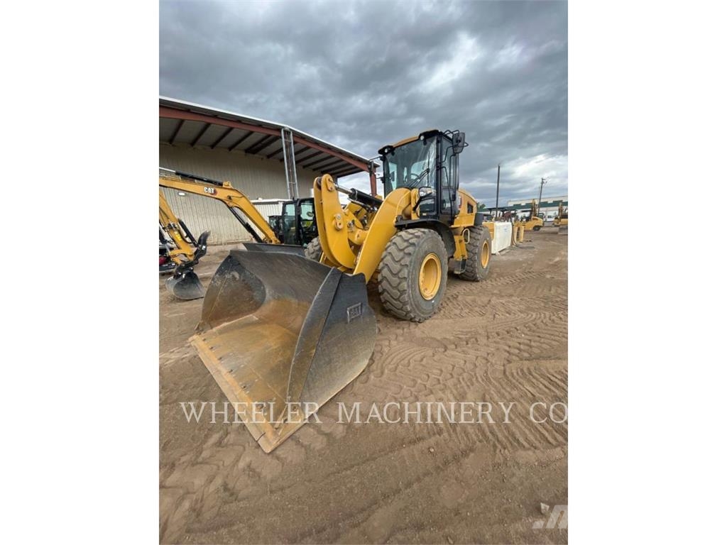 CAT 938 QC Gumikerekes homlokrakodók