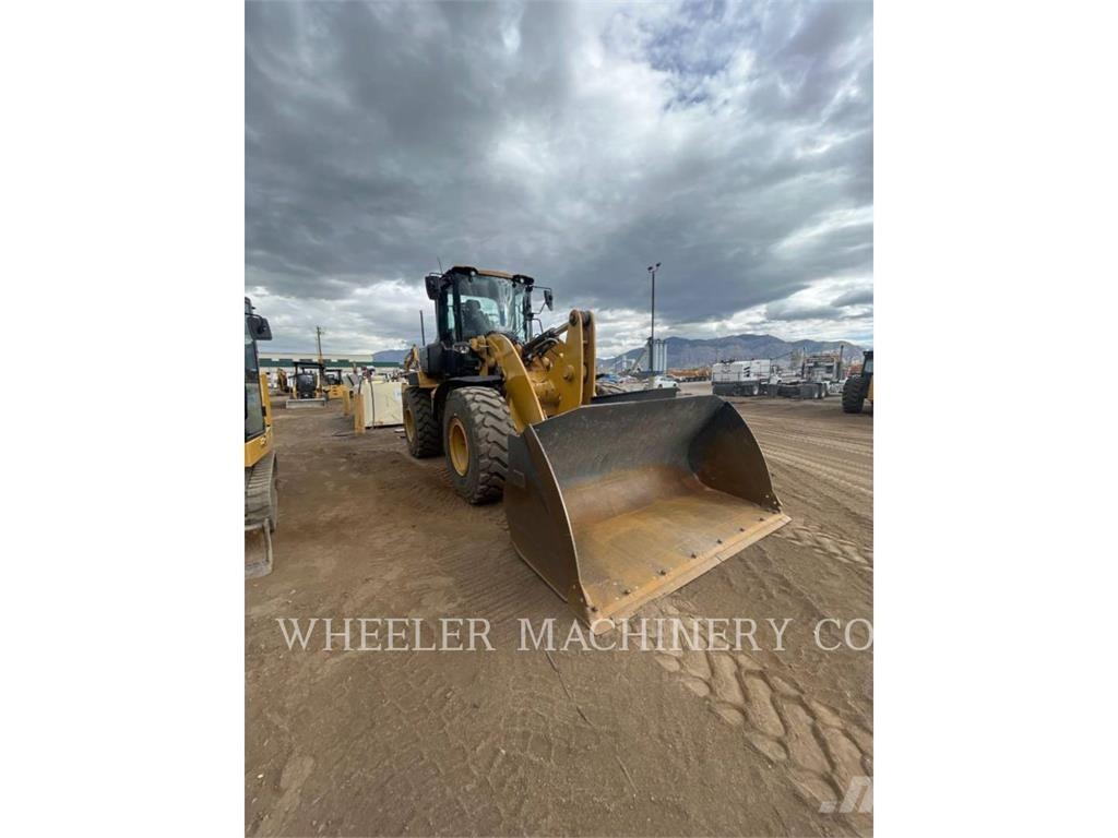 CAT 938 QC Gumikerekes homlokrakodók