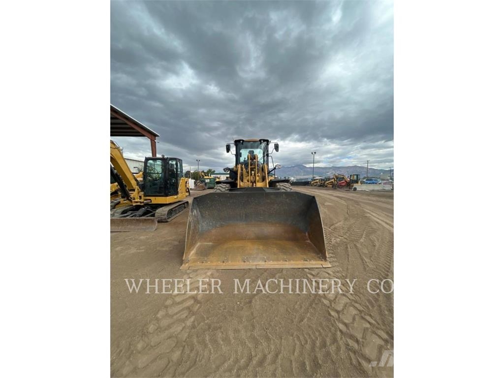 CAT 938 QC Gumikerekes homlokrakodók