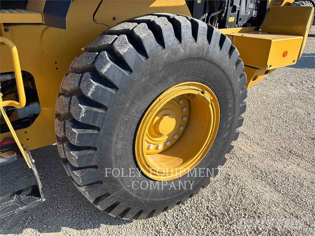 CAT 93814 لوادر بعجل