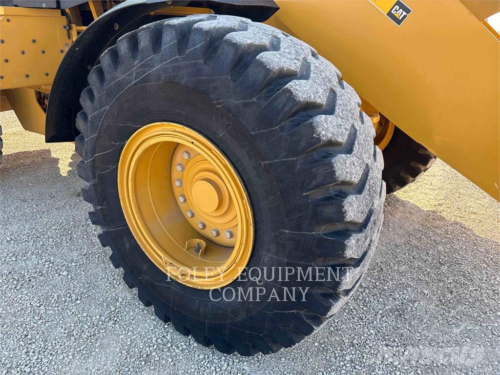 CAT 93814 لوادر بعجل